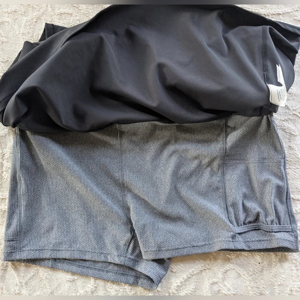 Vuori Volley Skirt Solid Black Tennis Golf Athletic Skort Twirl Sz Medium EUC - Picture 12 of 16